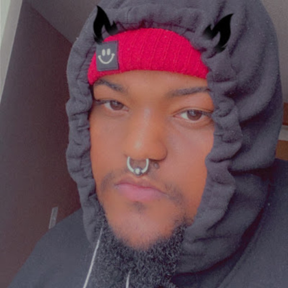 Poshmark profile picture for @eriya